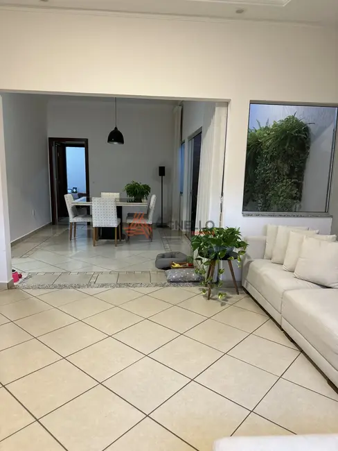 Casa com 3 quartos à venda, 196m2 em Jardim Boa Esperança, Franca - SP - imagem 1 Foto 1 de Casa com 3 quartos à venda, 196m2 em Jardim Boa Esperança, Franca - SP