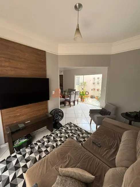 Foto 3 de Casa com 3 quartos à venda, 200m2 em Esplanada Primo Meneghetti, Franca - SP