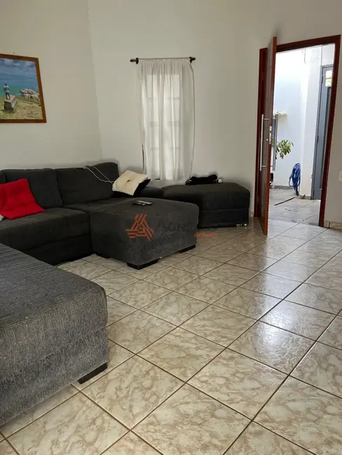 Foto 2 de Casa com 2 quartos à venda, 150m2 em Parque Franville, Franca - SP