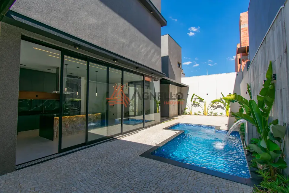 Casa com 3 quartos à venda, 243m2 em Franca - SP - imagem 1 Foto 1 de Casa com 3 quartos à venda, 243m2 em Franca - SP