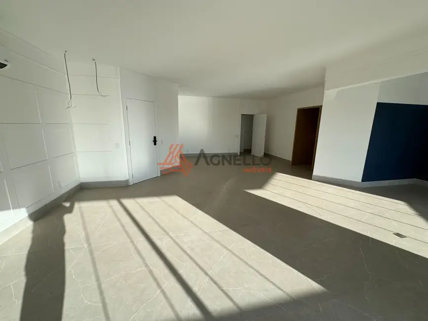 Foto 4 de Apartamento com 3 quartos à venda, 224m2 em Residencial Baldassari, Franca - SP