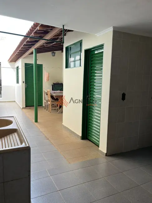 Casa com 3 quartos à venda, 152m2 em Vila Nicácio, Franca - SP - imagem 1 Foto 1 de Casa com 3 quartos à venda, 152m2 em Vila Nicácio, Franca - SP