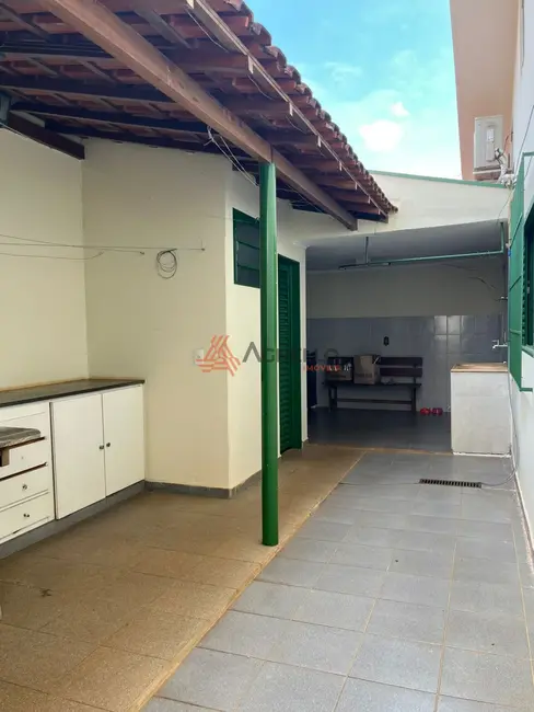 Casa com 3 quartos à venda, 152m2 em Vila Nicácio, Franca - SP - imagem 2 Foto 2 de Casa com 3 quartos à venda, 152m2 em Vila Nicácio, Franca - SP