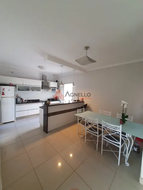 Casa com 3 quartos à venda, 180m2 em Residencial Colina do Espraiado, Franca - SP - imagem 4 Foto 4 de Casa com 3 quartos à venda, 180m2 em Residencial Colina do Espraiado, Franca - SP