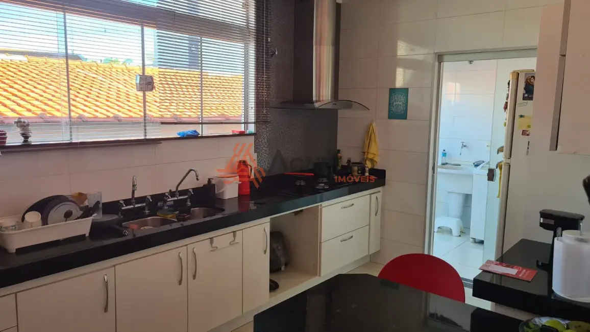 Casa com 3 quartos à venda, 242m2 em Jardim Santana, Franca - SP - imagem 6 Foto 6 de Casa com 3 quartos à venda, 242m2 em Jardim Santana, Franca - SP