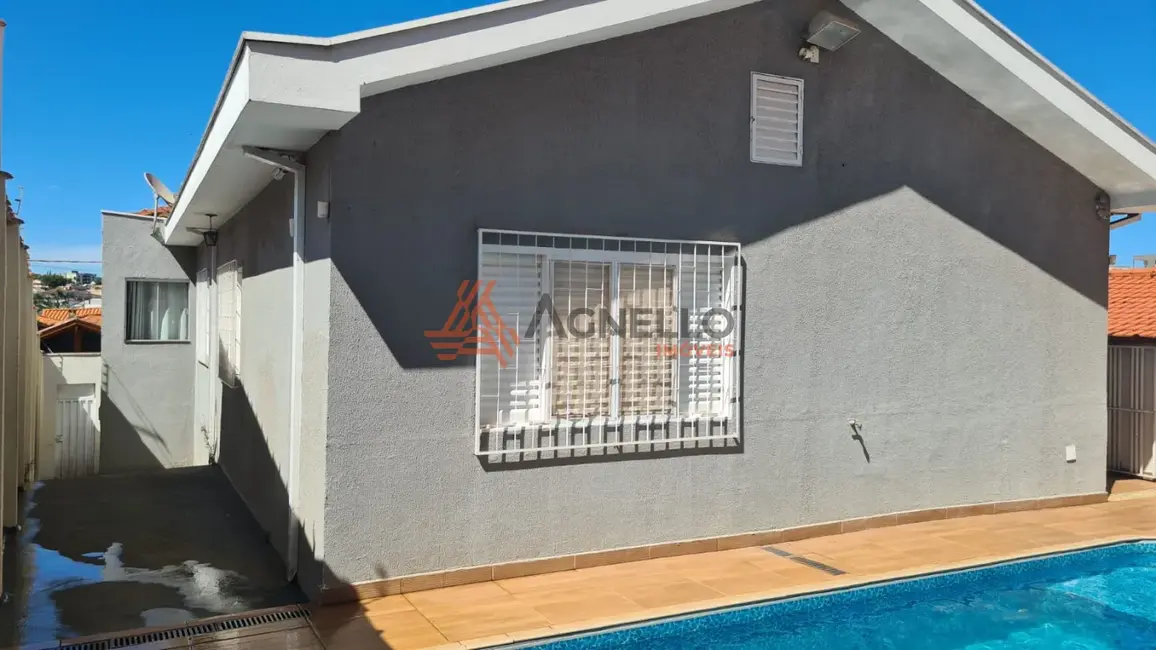 Casa com 3 quartos à venda, 242m2 em Jardim Santana, Franca - SP - imagem 3 Foto 3 de Casa com 3 quartos à venda, 242m2 em Jardim Santana, Franca - SP