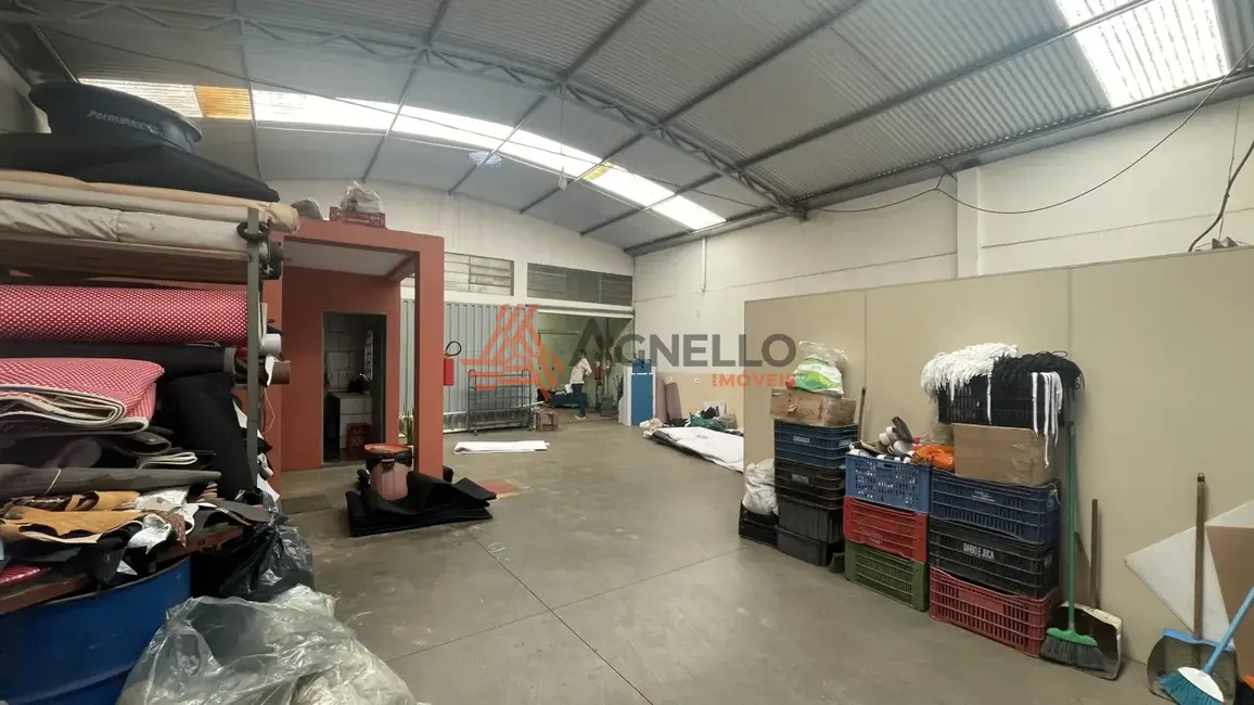 Foto 1 de Armazém / Galpão à venda, 260m2 em Jardim Anita, Franca - SP