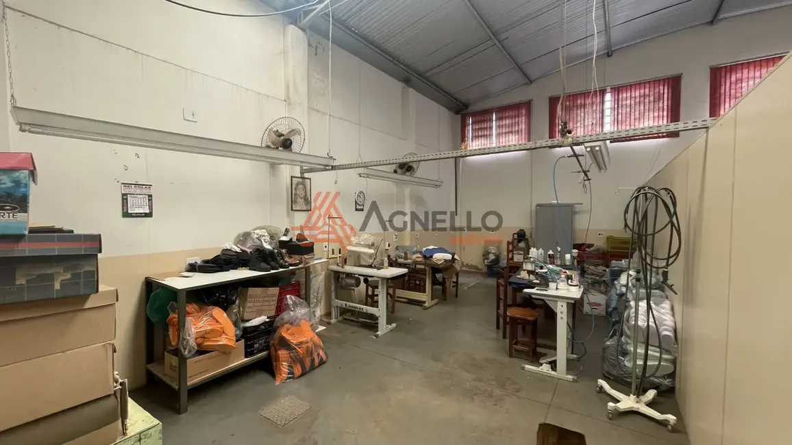 Foto 3 de Armazém / Galpão à venda, 260m2 em Jardim Anita, Franca - SP