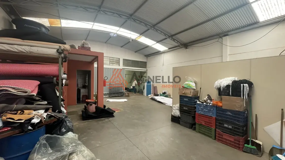 Foto 2 de Armazém / Galpão à venda, 260m2 em Jardim Anita, Franca - SP