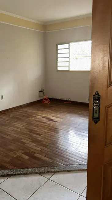 Foto 1 de Casa com 2 quartos à venda, 100m2 em Vila Aparecida, Franca - SP