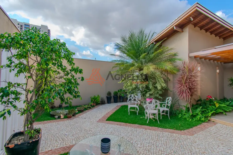 Foto 1 de Casa com 3 quartos à venda, 359m2 em Residencial Paraíso, Franca - SP