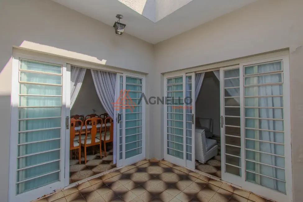 Foto 6 de Casa com 2 quartos à venda, 217m2 em Jardim Veneza, Franca - SP