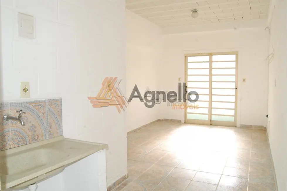 Foto 5 de Kitnet com 1 quarto para alugar, 29m2 em Parque Universitário, Franca - SP