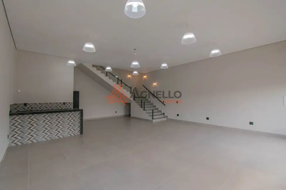 Foto 2 de Loja para alugar, 196m2 em Parque do Castelo, Franca - SP