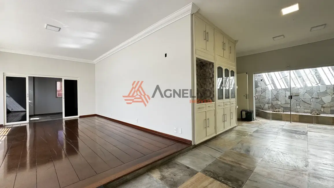 Foto 1 de Loja com 3 quartos para alugar, 349m2 em Centro, Franca - SP