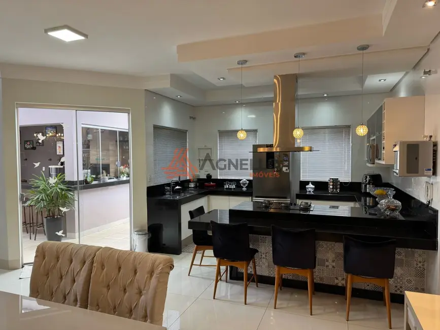 Foto 2 de Casa com 3 quartos à venda, 223m2 em Esplanada Primo Meneghetti, Franca - SP