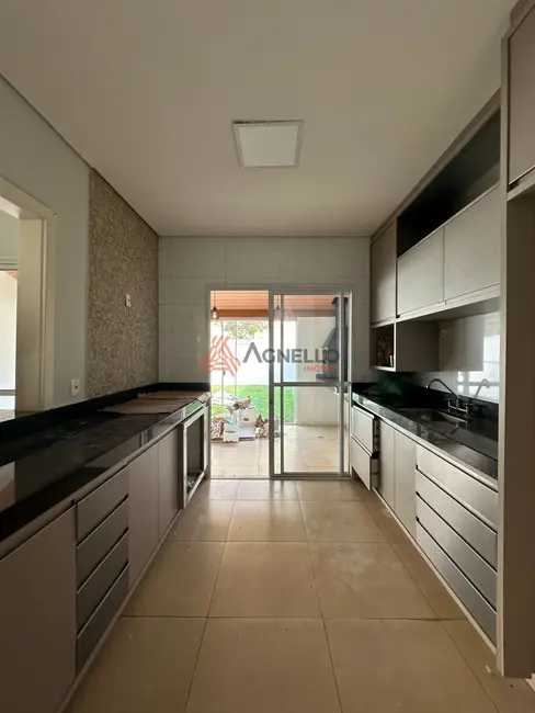 Foto 3 de Casa de Condomínio com 3 quartos à venda, 126m2 em Franca - SP