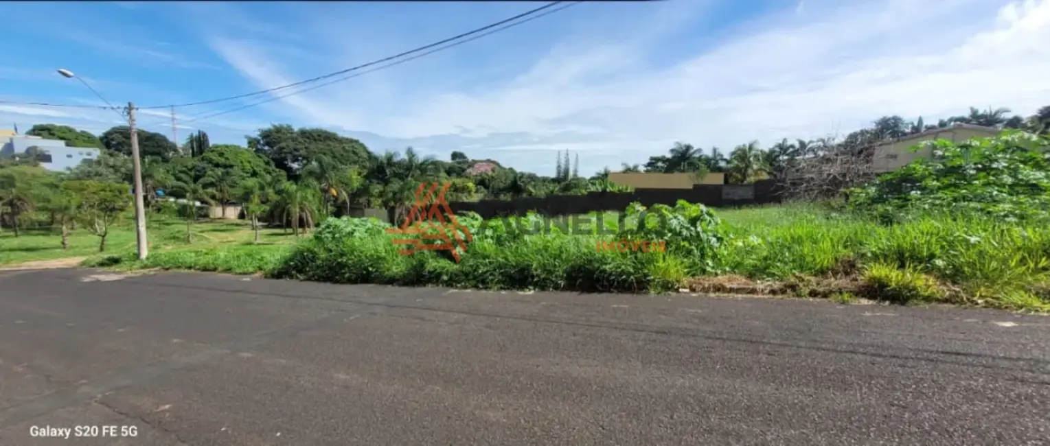 Foto 1 de Terreno / Lote à venda, 300m2 em Jardim Três Colinas, Franca - SP