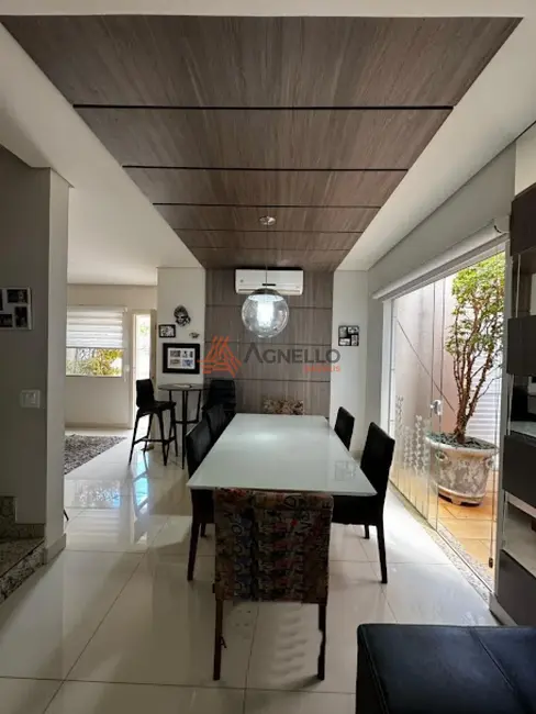 Foto 2 de Casa de Condomínio com 3 quartos à venda, 150m2 em Franca - SP