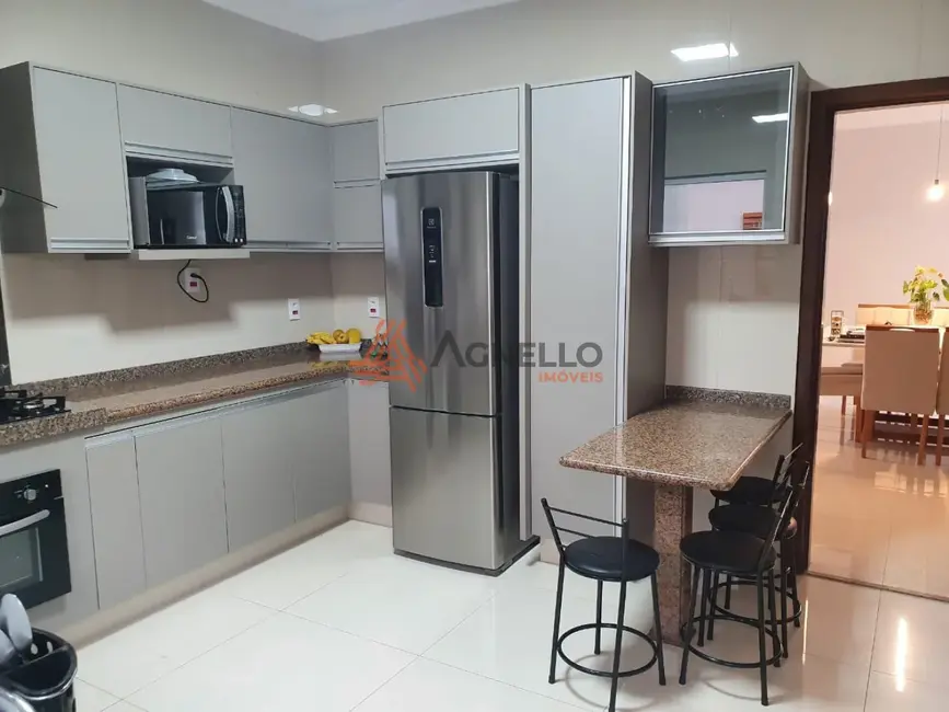Foto 4 de Casa de Condomínio com 3 quartos à venda, 217m2 em Franca - SP