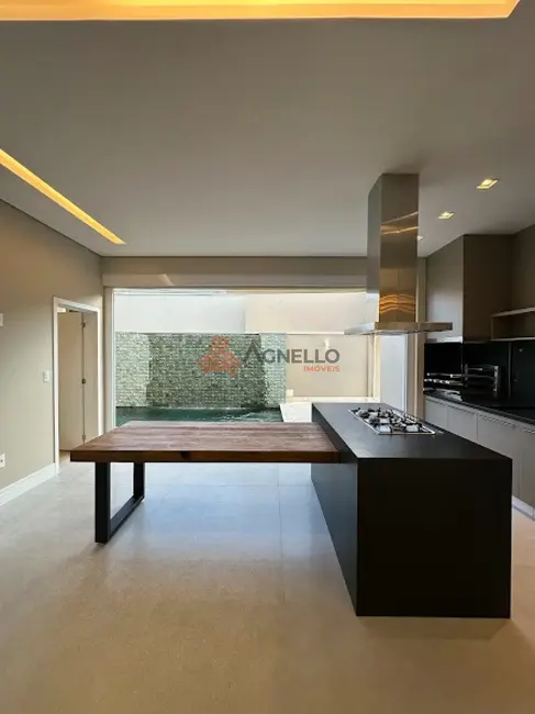 Casa de Condomínio com 3 quartos à venda, 217m2 em Villa Piemonte I, Franca - SP - imagem 2 Foto 2 de Casa de Condomínio com 3 quartos à venda, 217m2 em Villa Piemonte I, Franca - SP