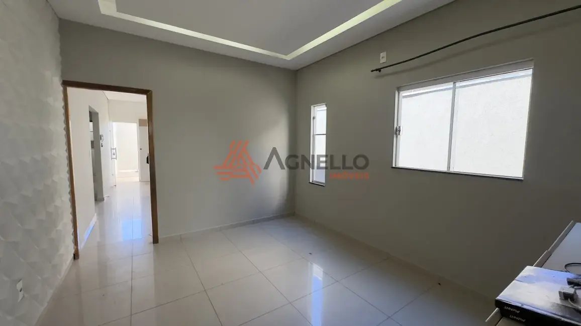 Foto 2 de Casa com 3 quartos à venda, 174m2 em Cristais Paulista - SP