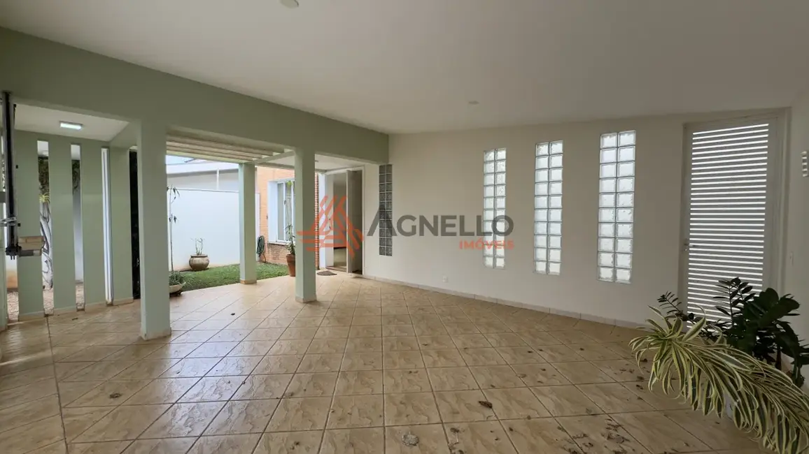 Foto 2 de Casa com 3 quartos para alugar, 224m2 em Franca - SP