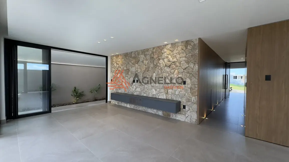 Foto 3 de Casa de Condomínio com 4 quartos à venda, 318m2 em Veredas de Franca, Franca - SP