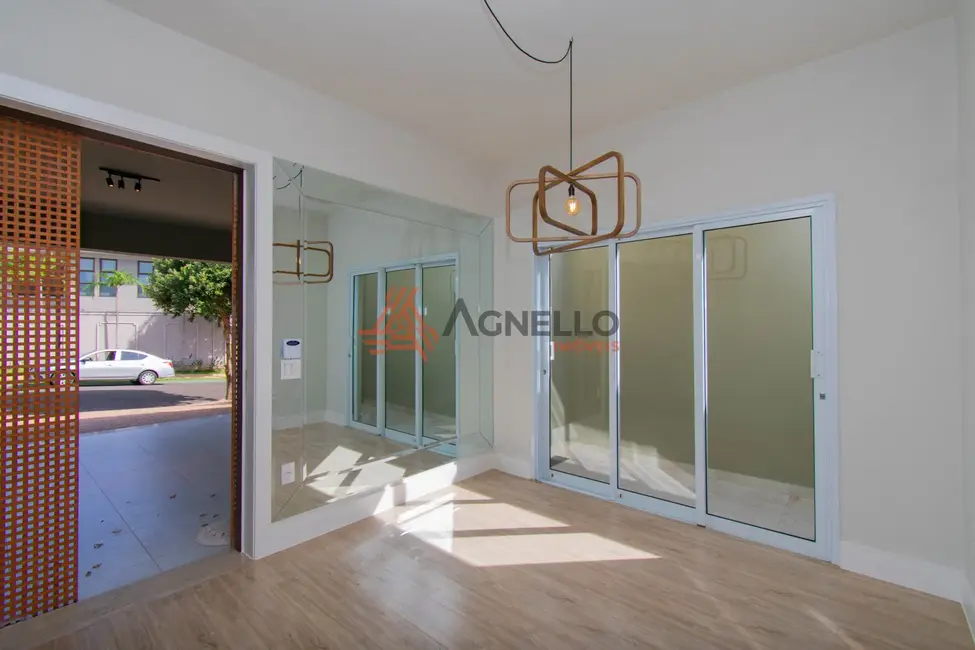 Foto 2 de Casa de Condomínio com 3 quartos para alugar, 230m2 em Villa São Vicente, Franca - SP