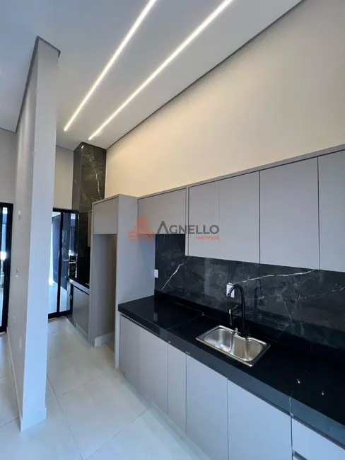 Casa com 3 quartos à venda, 100m2 em Vila Santa Cruz, Franca - SP - imagem 3 Foto 3 de Casa com 3 quartos à venda, 100m2 em Vila Santa Cruz, Franca - SP