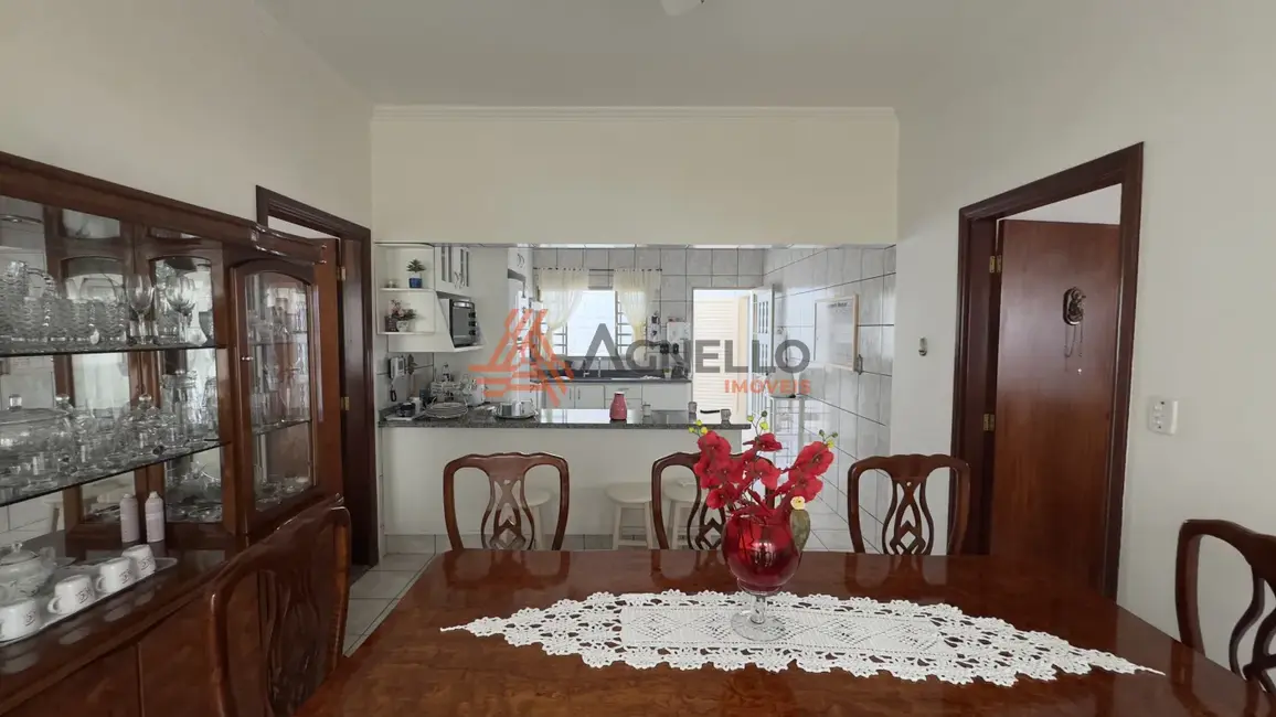 Foto 4 de Casa com 3 quartos à venda, 215m2 em Jardim Barão, Franca - SP