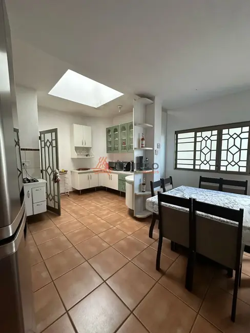 Foto 5 de Casa com 3 quartos à venda, 235m2 em Residencial São Tomaz, Franca - SP