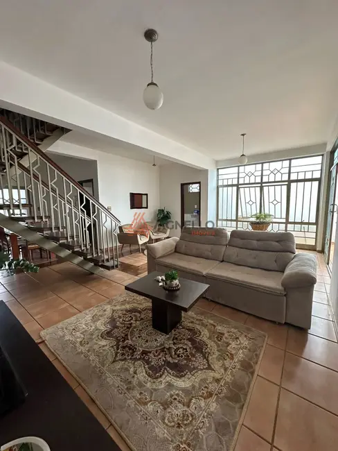 Foto 1 de Casa com 3 quartos à venda, 235m2 em Vila Exposição, Franca - SP