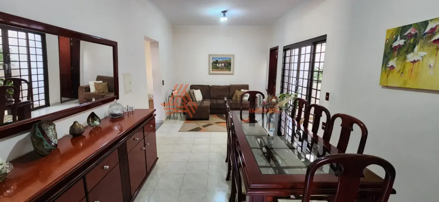 Casa com 3 quartos à venda, 179m2 em Vila Totoli, Franca - SP - imagem 1 Foto 1 de Casa com 3 quartos à venda, 179m2 em Vila Totoli, Franca - SP