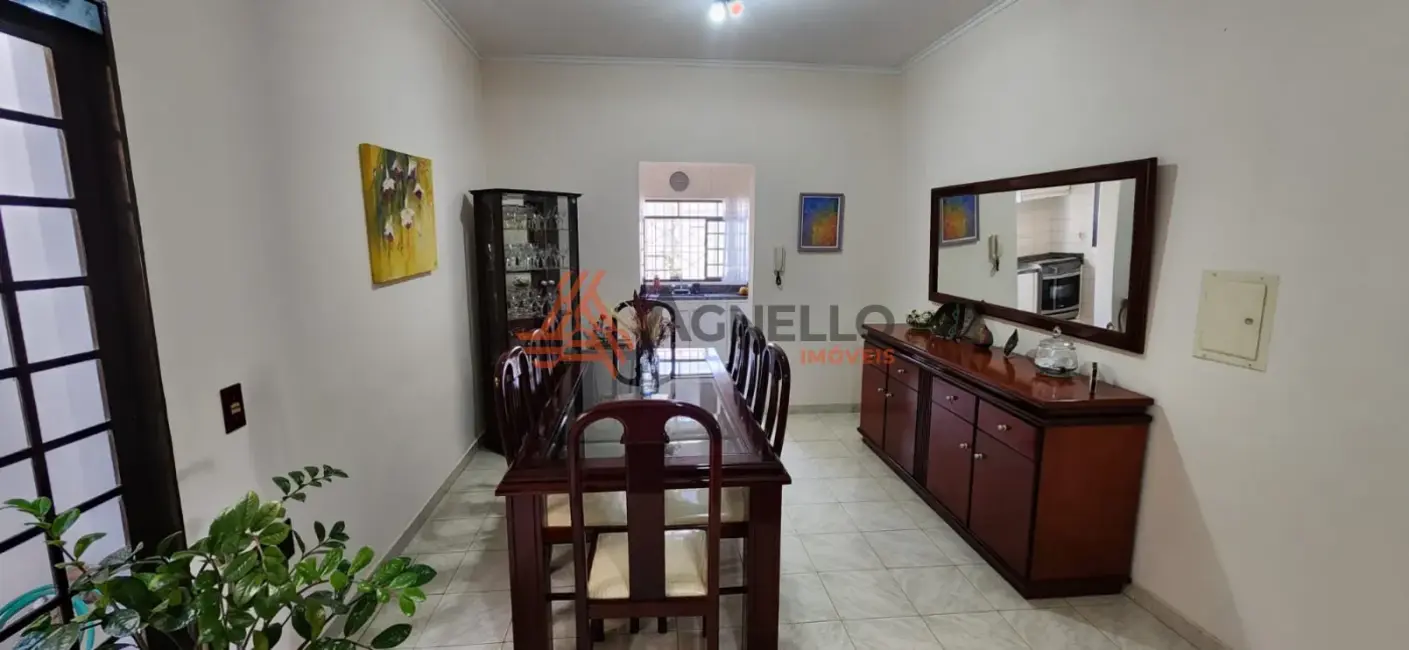 Casa com 3 quartos à venda, 179m2 em Vila Totoli, Franca - SP - imagem 3 Foto 3 de Casa com 3 quartos à venda, 179m2 em Vila Totoli, Franca - SP