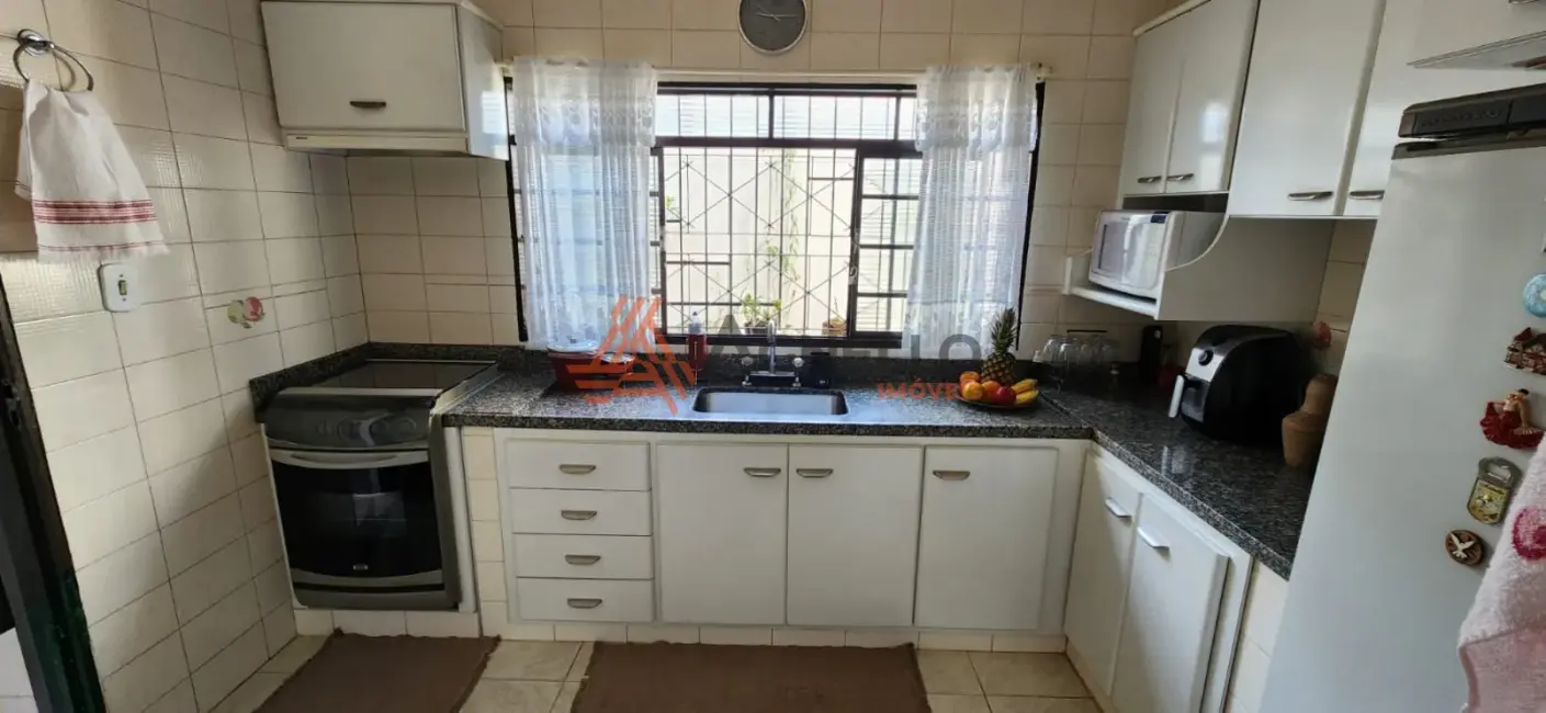 Casa com 3 quartos à venda, 179m2 em Vila Totoli, Franca - SP - imagem 4 Foto 4 de Casa com 3 quartos à venda, 179m2 em Vila Totoli, Franca - SP