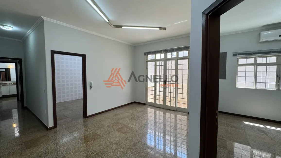Loja com 3 quartos para alugar, 253m2 em Prolongamento Vila Industrial, Franca - SP - imagem 6 Foto 6 de Loja com 3 quartos para alugar, 253m2 em Prolongamento Vila Industrial, Franca - SP