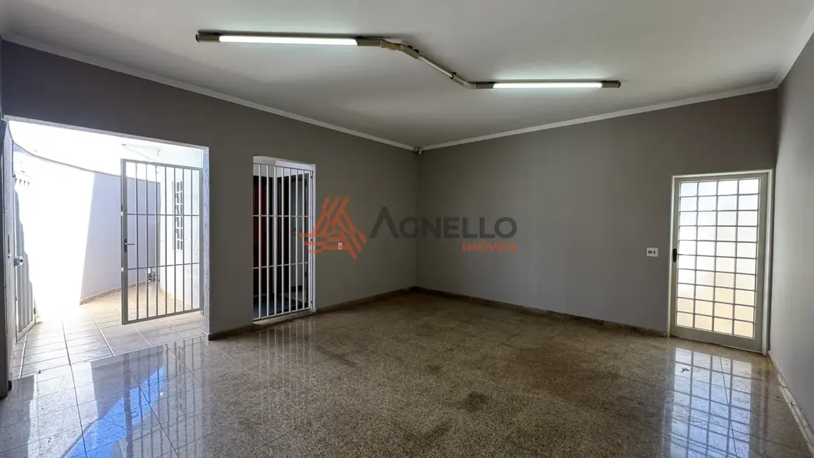 Loja com 3 quartos para alugar, 253m2 em Prolongamento Vila Industrial, Franca - SP - imagem 1 Foto 1 de Loja com 3 quartos para alugar, 253m2 em Prolongamento Vila Industrial, Franca - SP