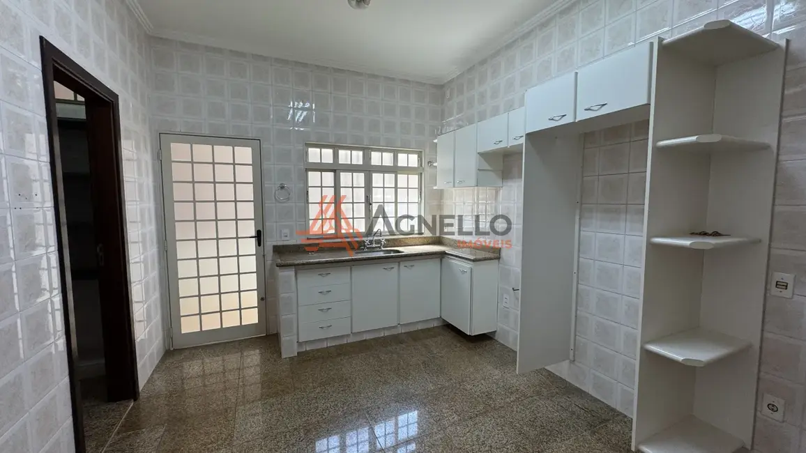 Loja com 3 quartos para alugar, 253m2 em Prolongamento Vila Industrial, Franca - SP - imagem 9 Foto 9 de Loja com 3 quartos para alugar, 253m2 em Prolongamento Vila Industrial, Franca - SP