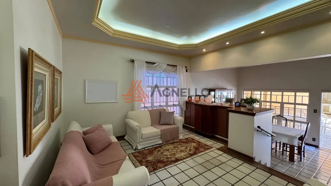 Foto 2 de Casa com 4 quartos à venda, 236m2 em Vila Industrial, Franca - SP