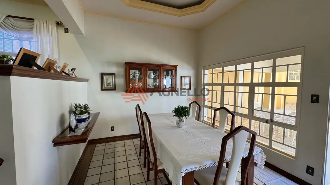 Foto 4 de Casa com 4 quartos à venda, 236m2 em Vila Industrial, Franca - SP