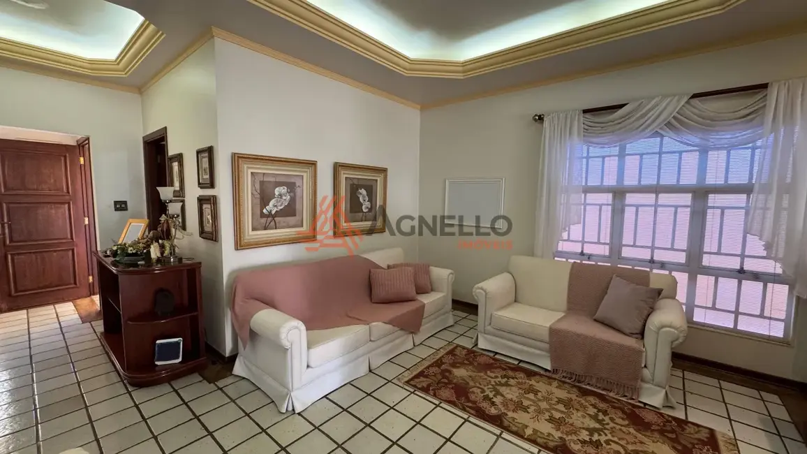 Foto 1 de Casa com 4 quartos à venda, 236m2 em Vila Industrial, Franca - SP