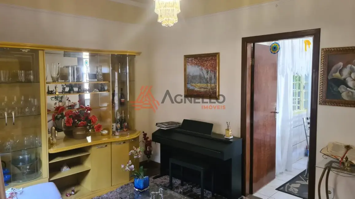 Foto 4 de Casa com 3 quartos à venda, 181m2 em Jardim Maria Rosa, Franca - SP