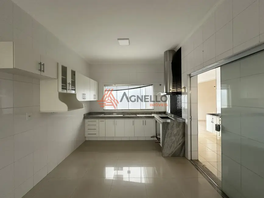 Casa com 3 quartos à venda, 230m2 em São José, Franca - SP - imagem 4 Foto 4 de Casa com 3 quartos à venda, 230m2 em São José, Franca - SP