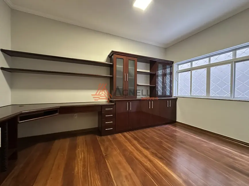 Casa com 4 quartos à venda, 391m2 em São José, Franca - SP - imagem 3 Foto 3 de Casa com 4 quartos à venda, 391m2 em São José, Franca - SP