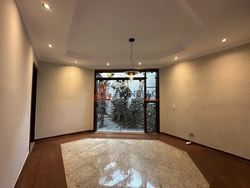 Casa com 3 quartos à venda, 155m2 em Jardim Barão, Franca - SP - imagem 2 Foto 2 de Casa com 3 quartos à venda, 155m2 em Jardim Barão, Franca - SP