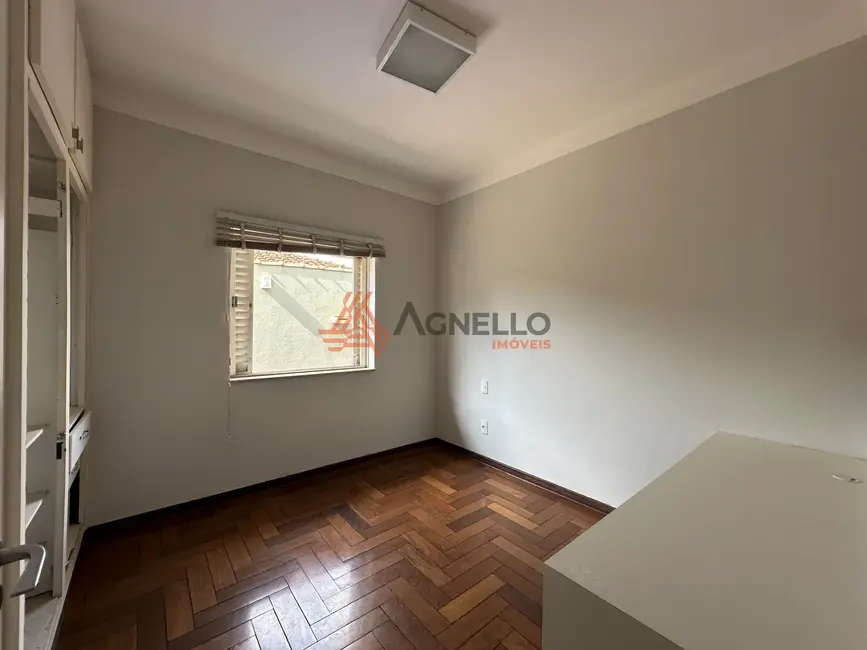Foto 8 de Casa com 4 quartos à venda, 197m2 em Vila Nicácio, Franca - SP