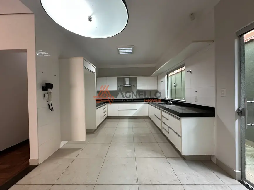 Foto 4 de Casa com 4 quartos à venda, 197m2 em Vila Nicácio, Franca - SP