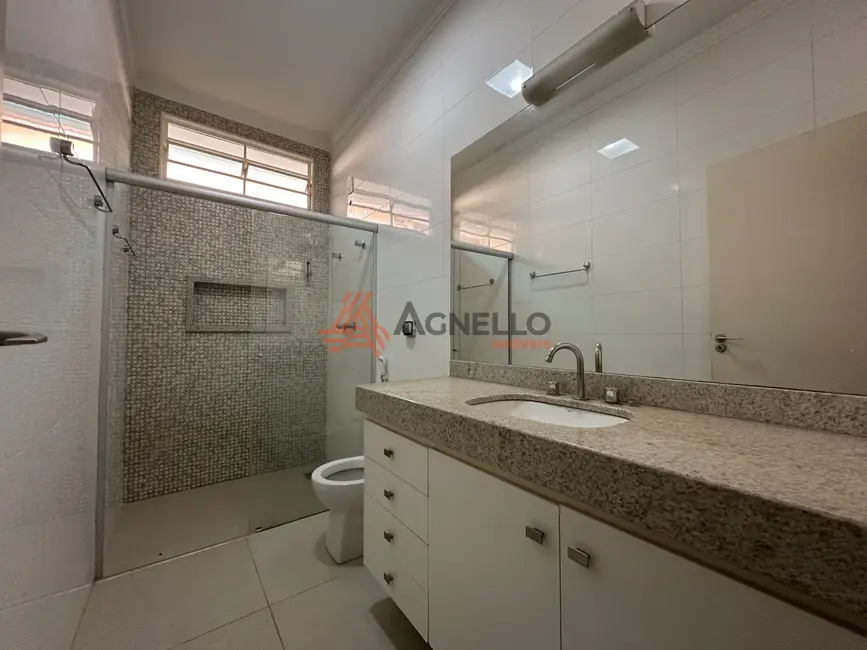 Foto 6 de Casa com 4 quartos à venda, 197m2 em Vila Nicácio, Franca - SP