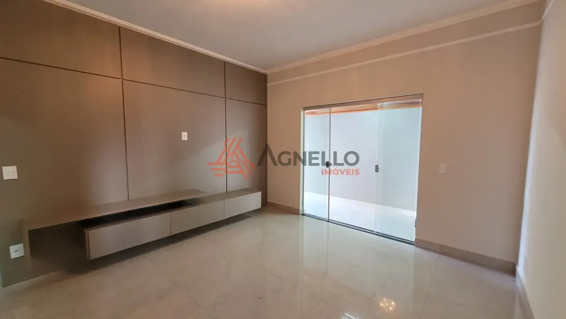 Casa com 3 quartos à venda, 220m2 em Prolongamento Jardim Flórida, Franca - SP - imagem 1 Foto 1 de Casa com 3 quartos à venda, 220m2 em Prolongamento Jardim Flórida, Franca - SP